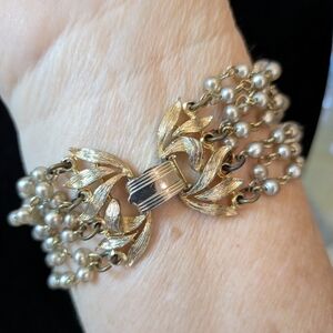Vintage Lisner Gold Glass Pearl And Crystal Bracelet